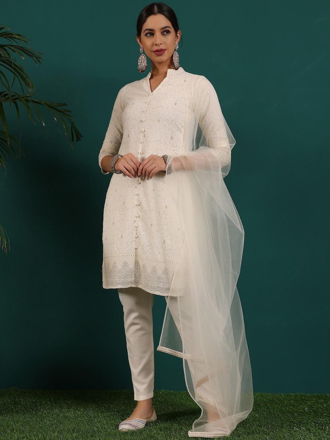 

Ethnovog Floral Embroidered Mandarin Collar Straight Kurta & Trousers With Dupatta, White