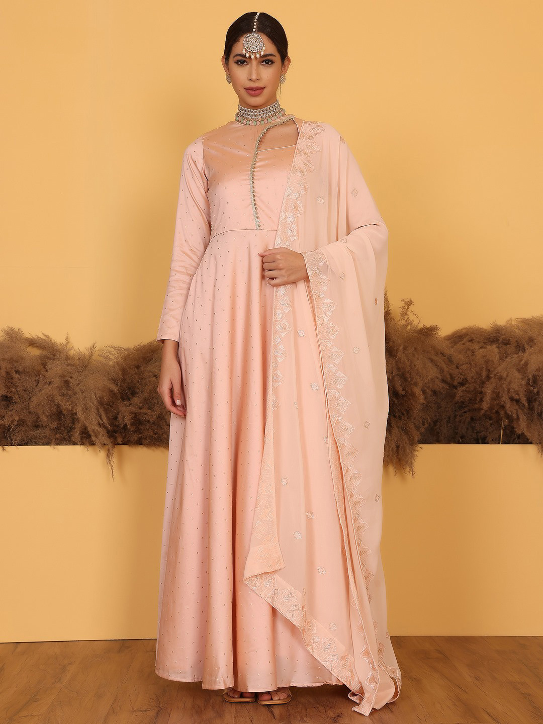 

Ethnovog Women Peach-Coloured Poly Georgette