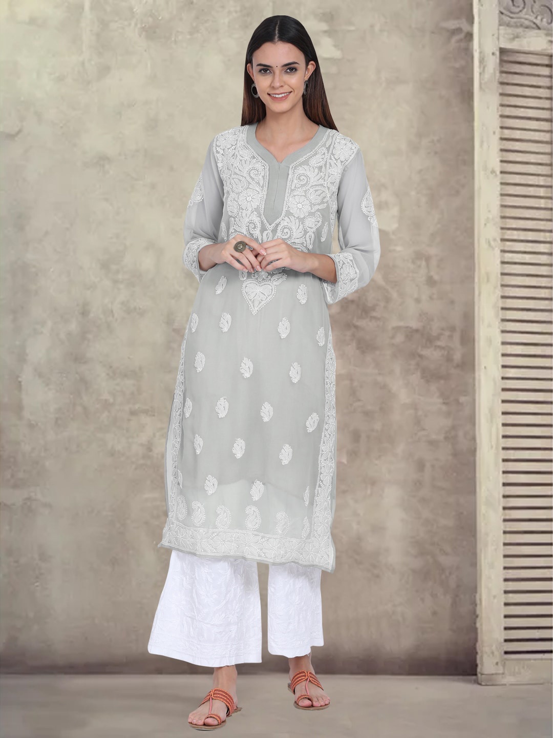 

PARAMOUNT CHIKAN Ethnic Motifs Embroidered Lucknowi Chikankari Straight Kurta With Slip, Grey
