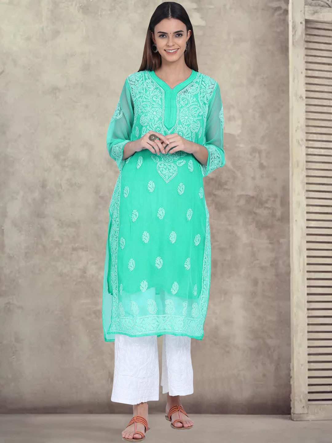 

PARAMOUNT CHIKAN Ethnic Motifs Embroidered Lucknowi Chikankari Straight Kurta With Slip, Sea green