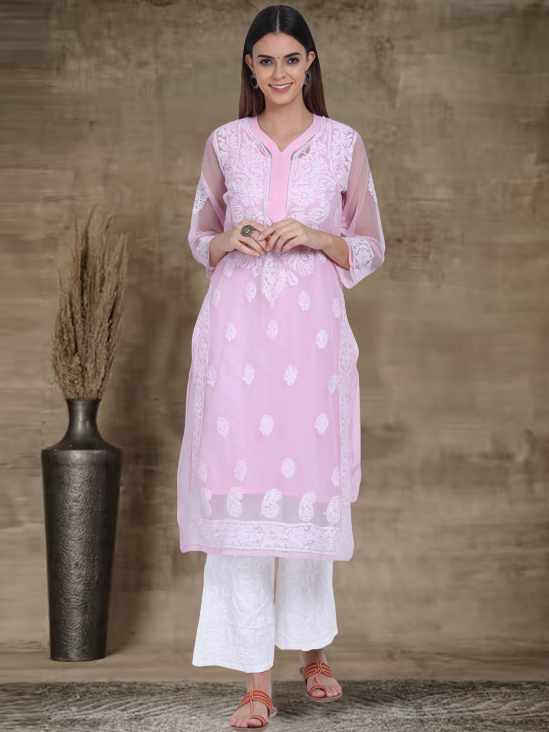 

PARAMOUNT CHIKAN Ethnic Motifs Embroidered Lucknowi Chikankari Straight Kurta With Slip, Pink