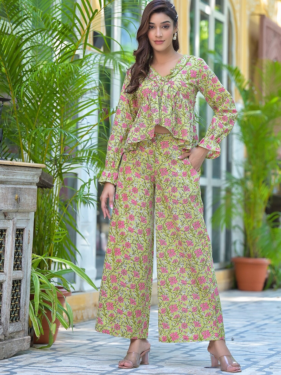 

The Kapas Floral Printed V-Neck Pure Cotton Crop Top With Palazzo, Green