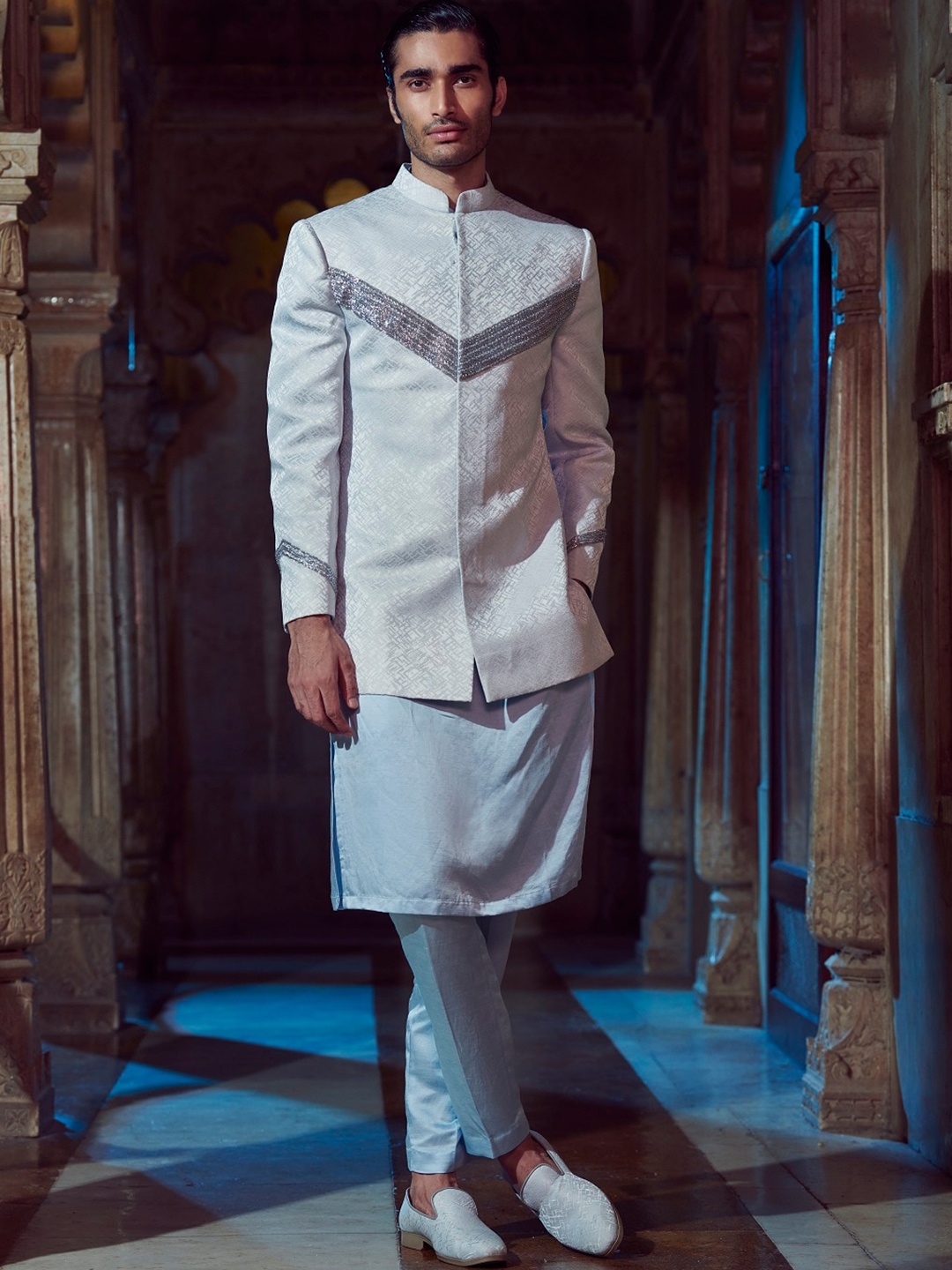 

Bindani by Jigar & Nikita Geometeric Printed Pure Silk Sherwani Set, White