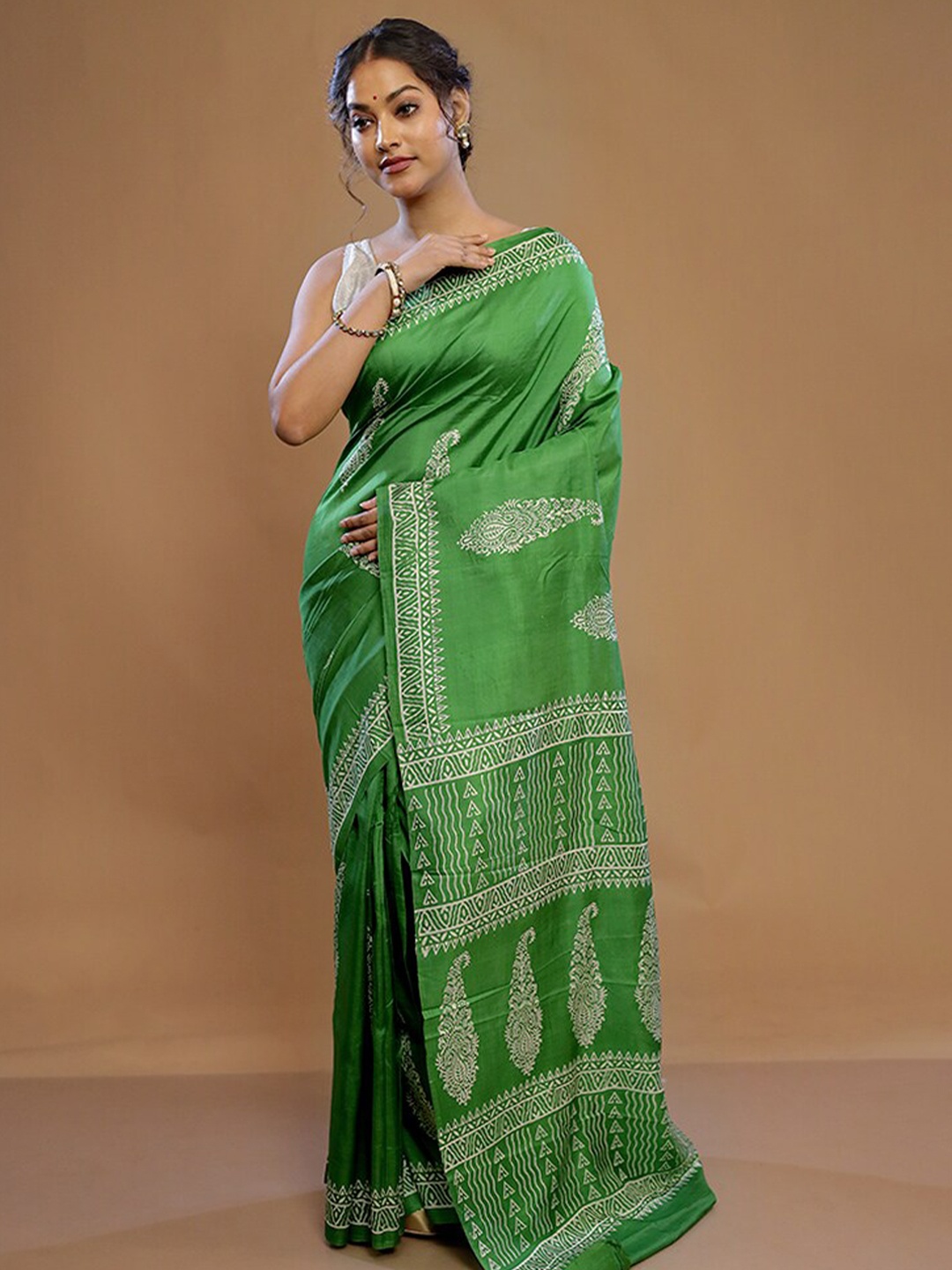 

AllSilks Ethnic motifs printed Pure Silk Murshidabad silk Saree, Green