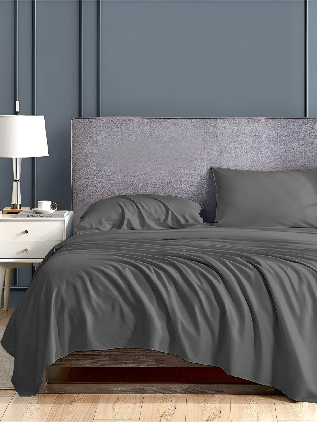 

Bevi Grey 180 TC King Bedsheet with 2 Pillow Covers