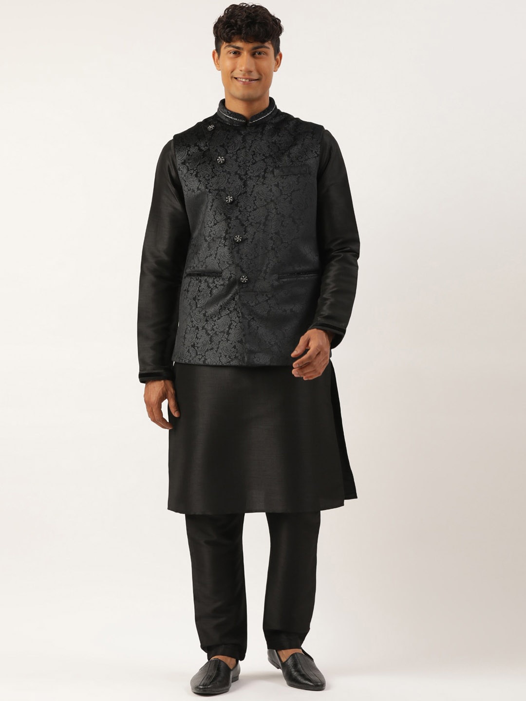 

TheEthnic.Co Mandarin Collar Jacquard Kurta With Pyjama & Nehru Jacket, Black