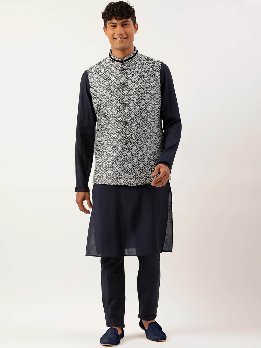 

TheEthnic.Co Mandarin Collar Kurta with Pyjamas & Jacquard Jacket, Black