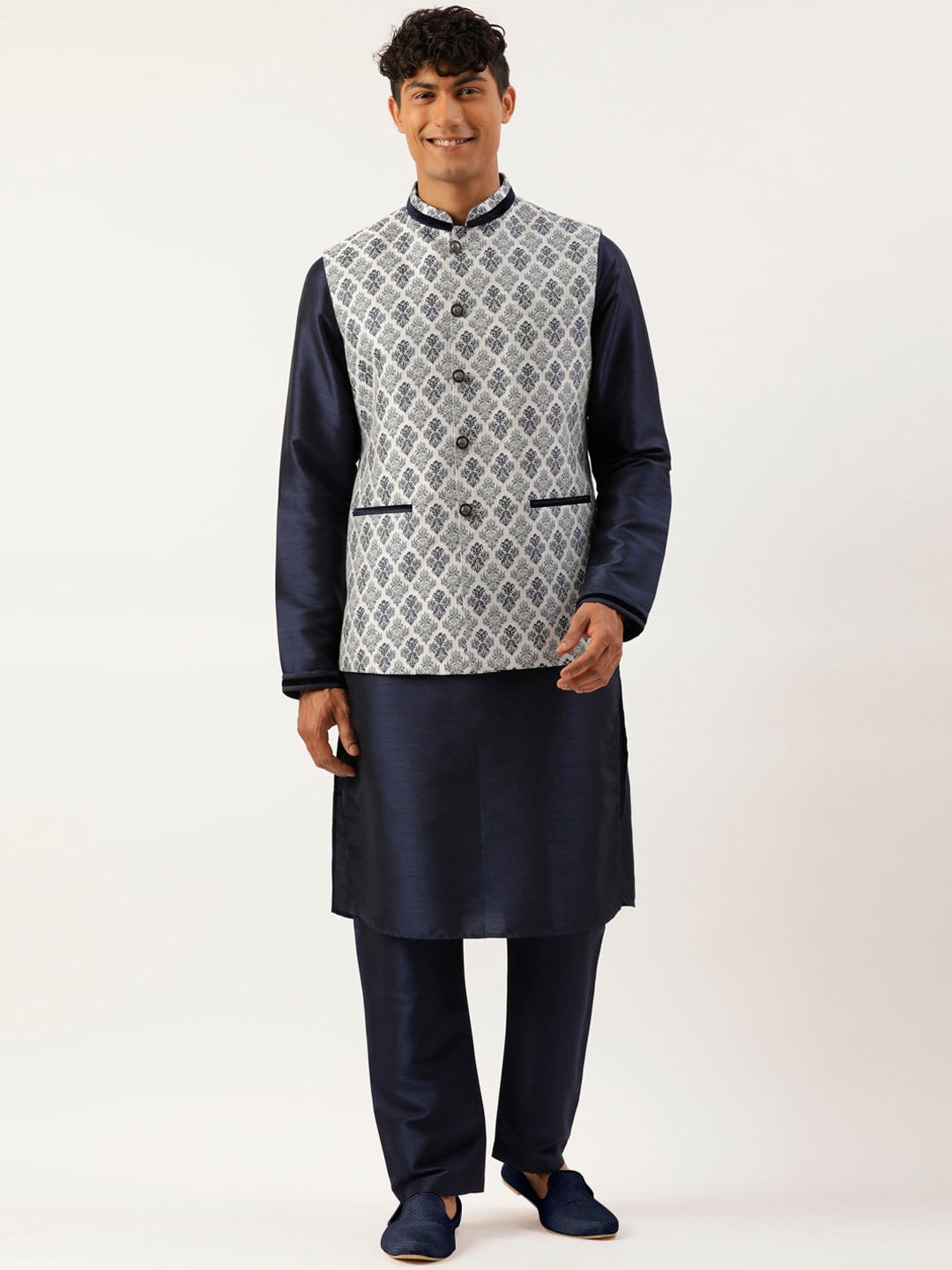 

TheEthnic.Co Regular Kurta with Pyjamas & Jacquard Nehru Jacket, Navy blue