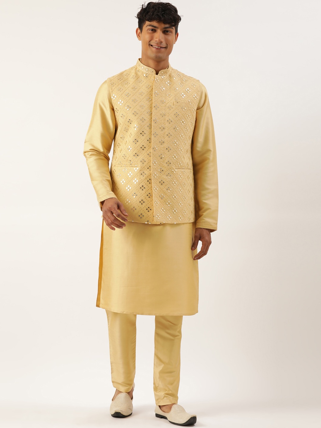 

TheEthnic.Co Mandarin Collar Long Sleeves Kurta With Pyjamas & Mirror Work Nehru Jacket, Gold