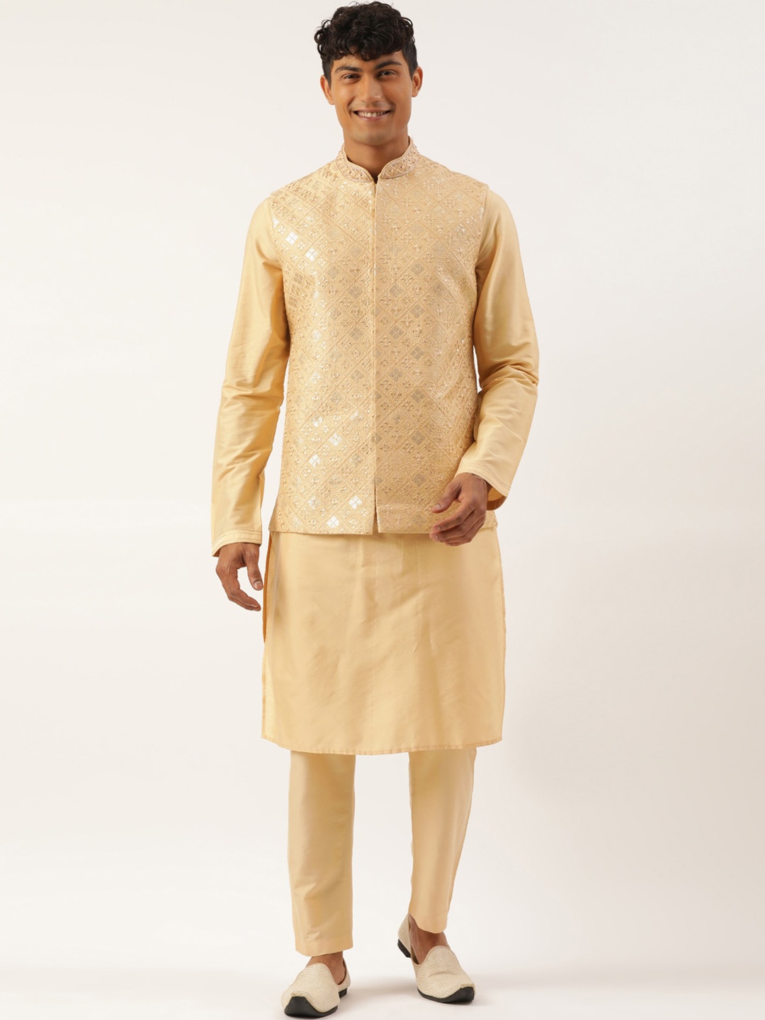 

TheEthnic.Co Mandarin Collar Straight Kurta With Pyjamas & Nehru Jacket, Khaki