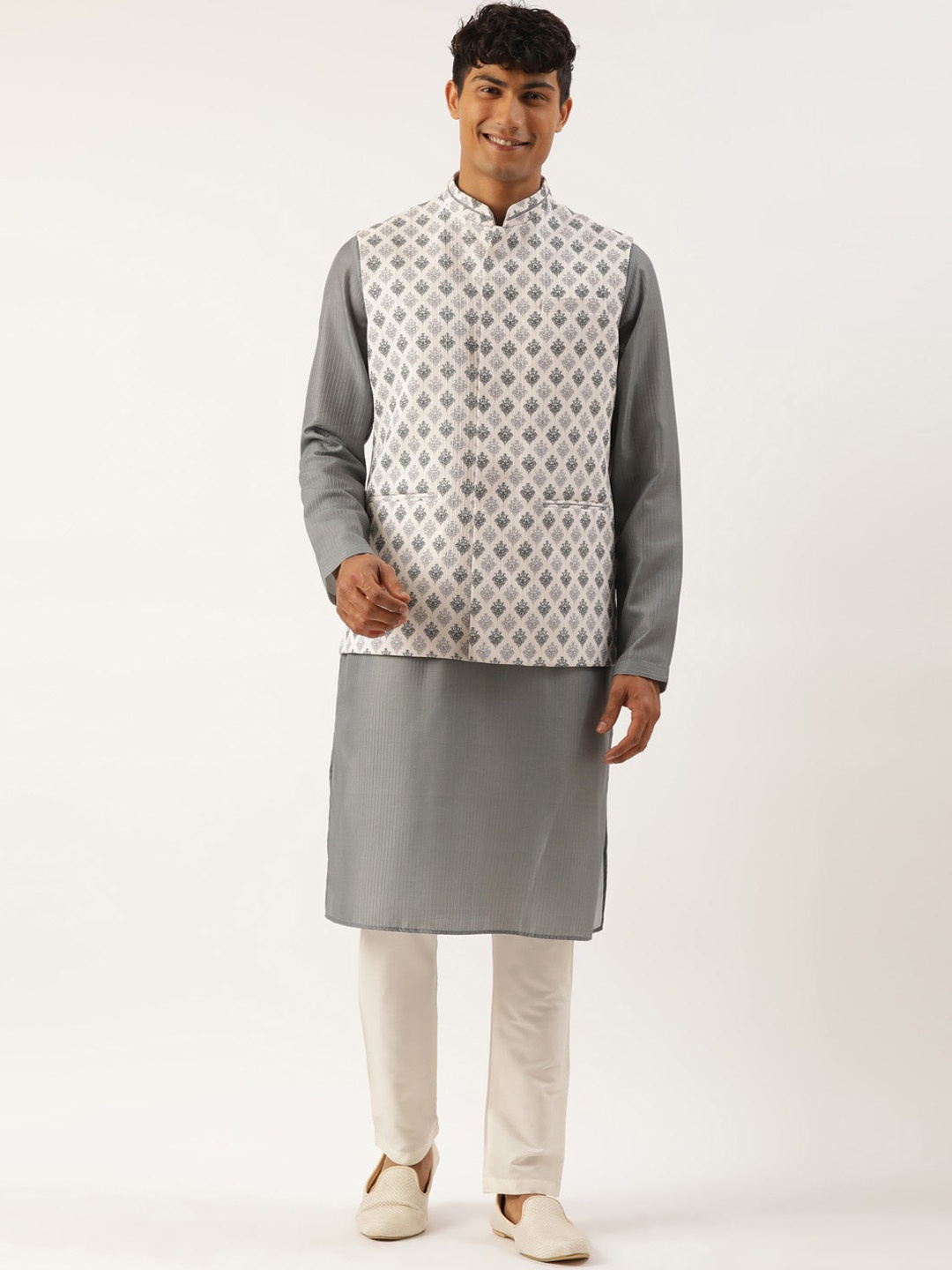 

TheEthnic.Co Striped Mandarin Collar Pure Cotton Kurta with Pyjamas & Printed Nehru Jacket, Grey