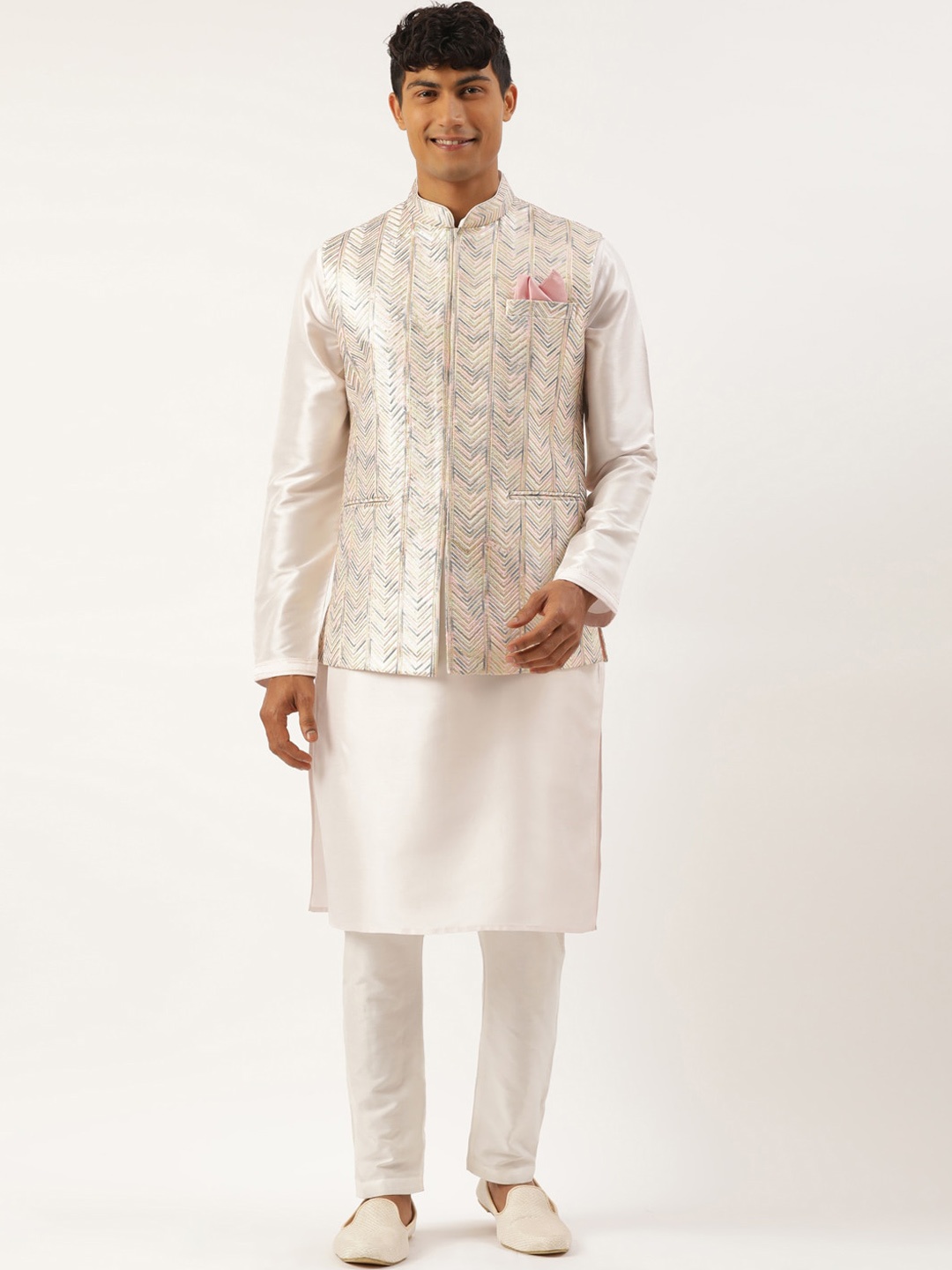 

TheEthnic.Co Mandarin Collar Jacquard Kurta With Pyjama & Nehru Jacket, Cream