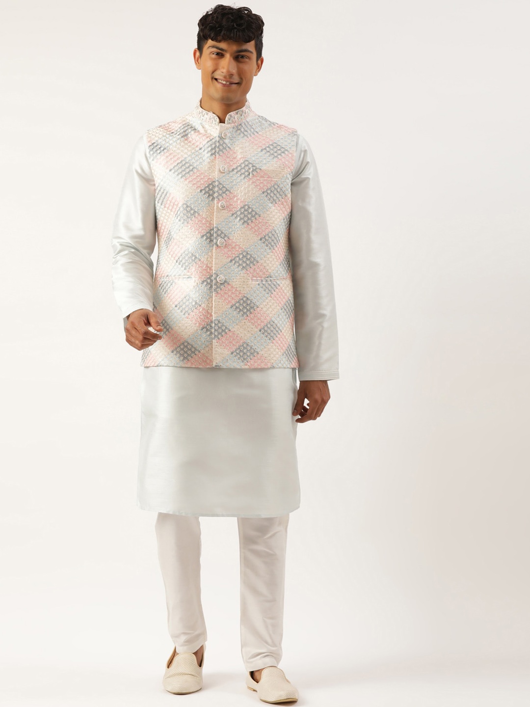 

TheEthnic.Co Mandarin Collar Kurta with Pyjama & Embroidered Nehru Jacket, Grey