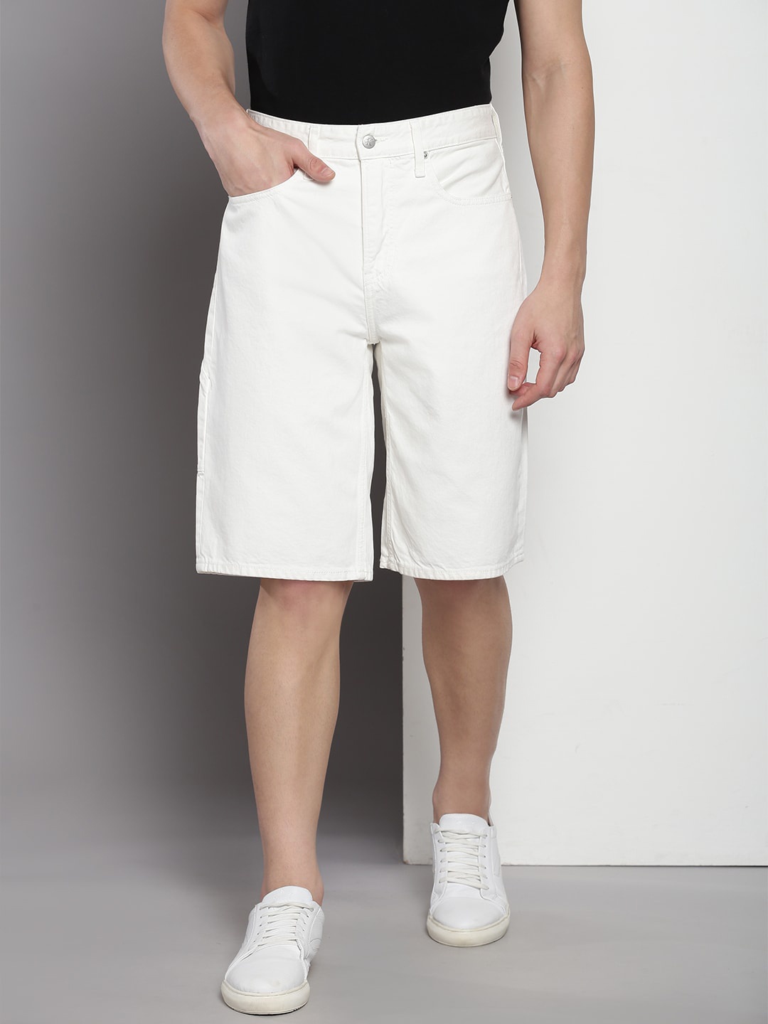 

Calvin Klein Jeans Men Mid-Rise Cotton Shorts, White