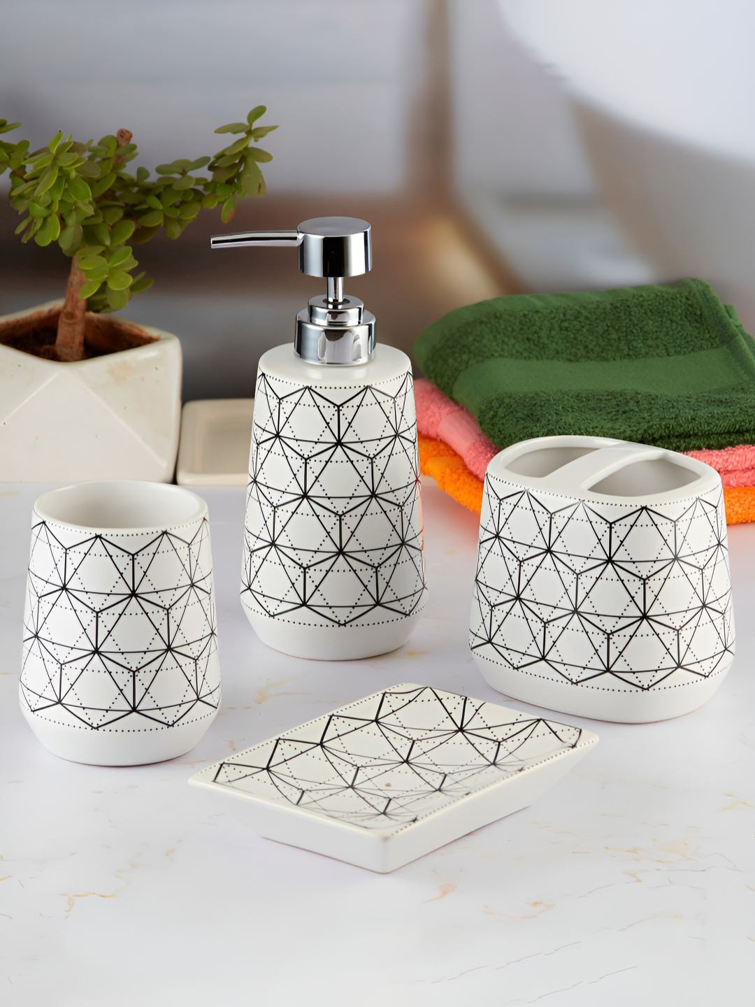 

KidsCity.in White 4 pieces Solid Ceramic Bath Accessories Set
