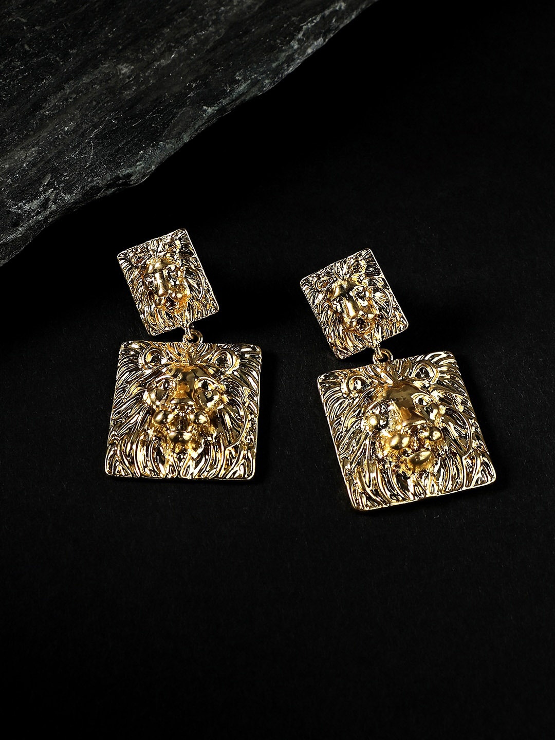 

SOHI Gold-Plated Drop Earrings