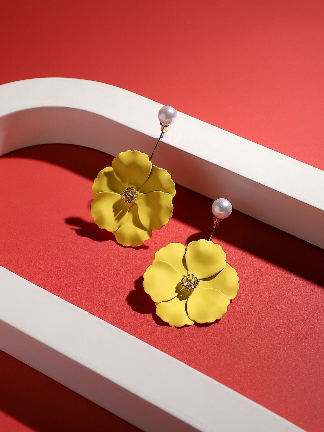 

SOHI Gold-Plated Pearls Floral Drop Earrings