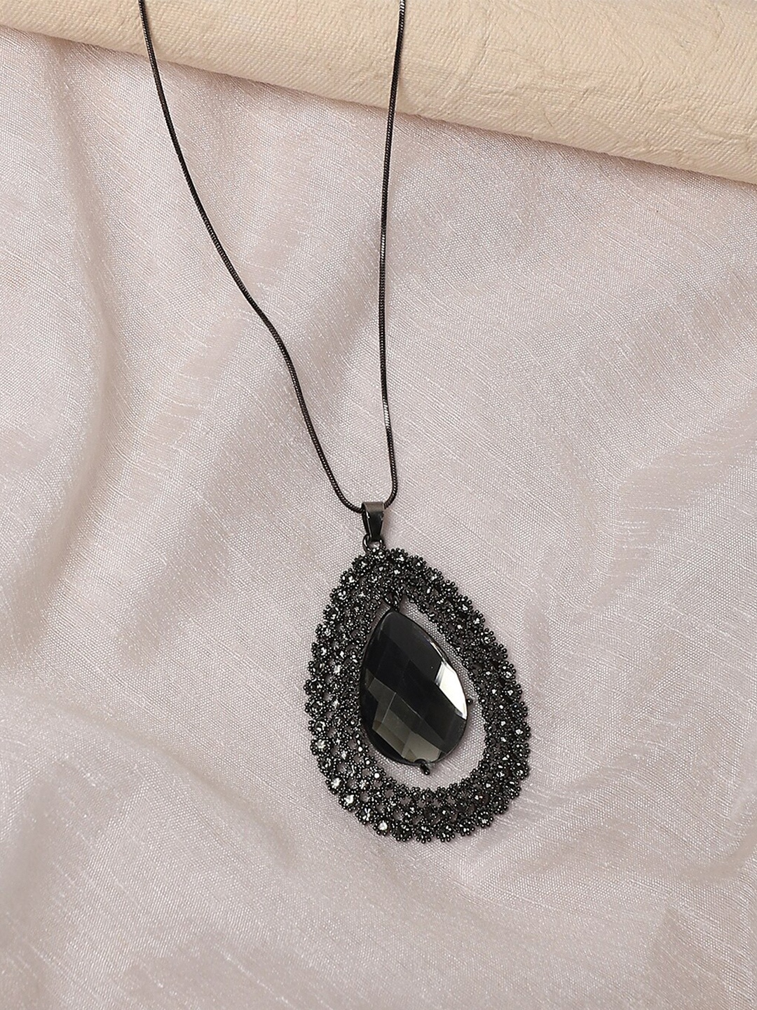 

SOHI Silver-Plated Oval-Shaped Artificial Stones Studded Velvet Pendants With Chains