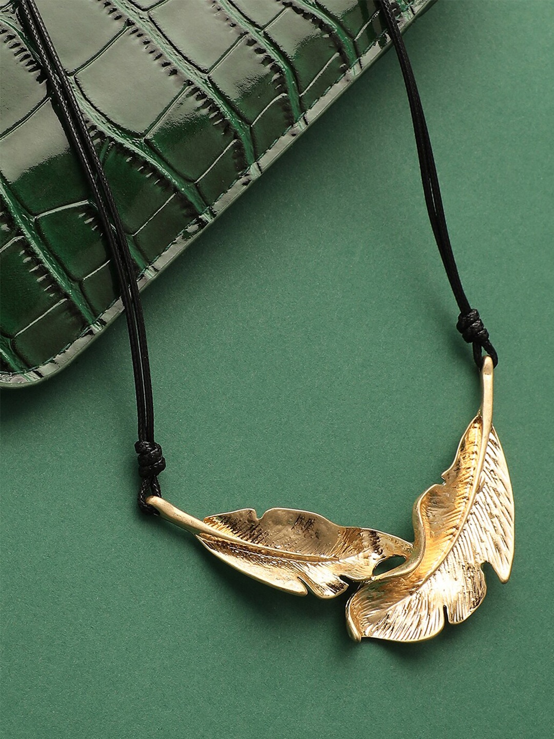 

SOHI Alloy Gold-Plated Minimal Necklace