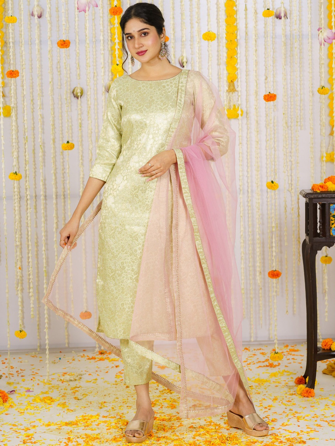 

Vinya Floral Woven Design Banarasi Gotta Patti Kurta With Trousers & Dupatta, Green