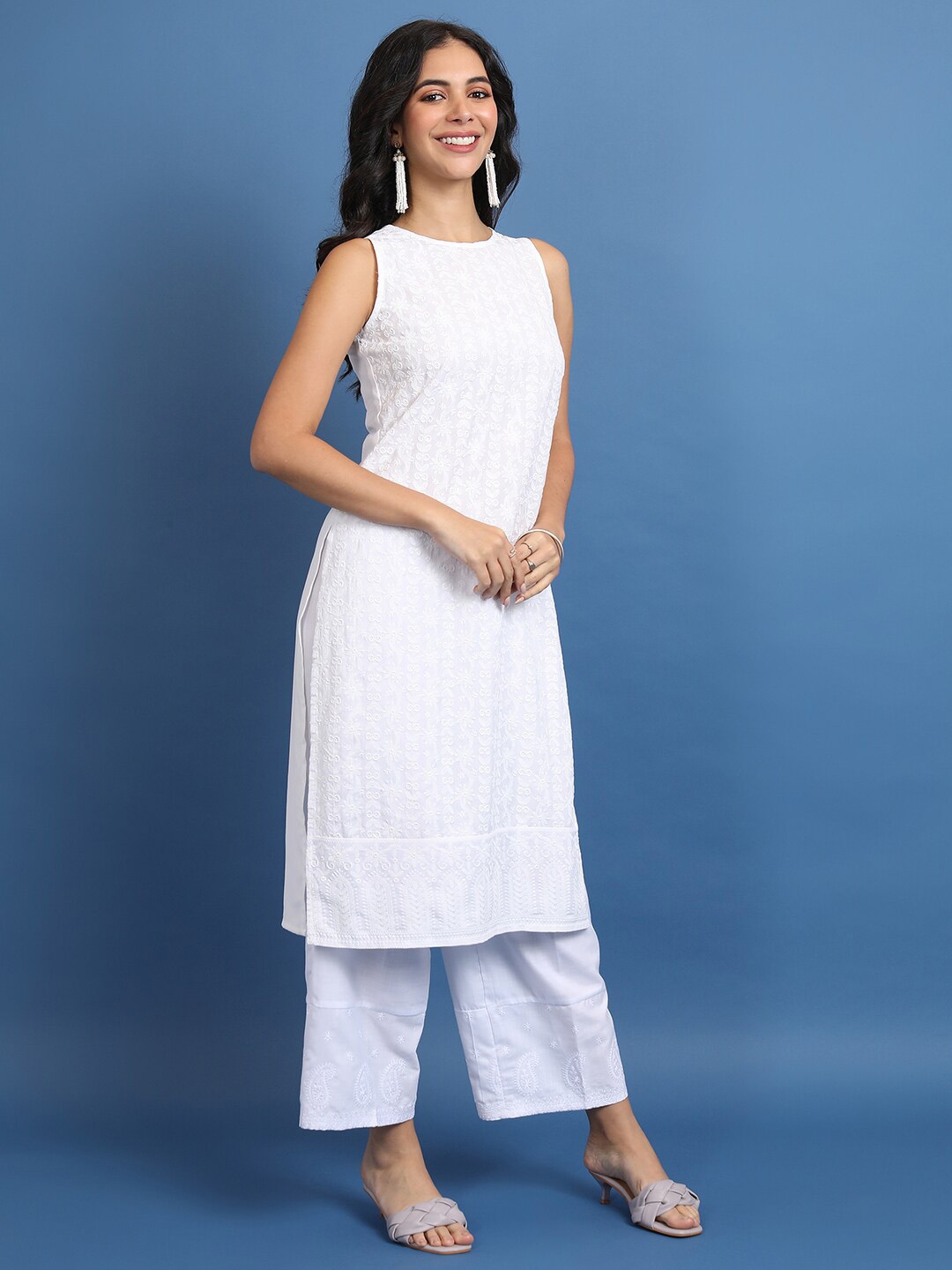 

Vishudh White Floral Embroidered Thread Work Straight Kurta