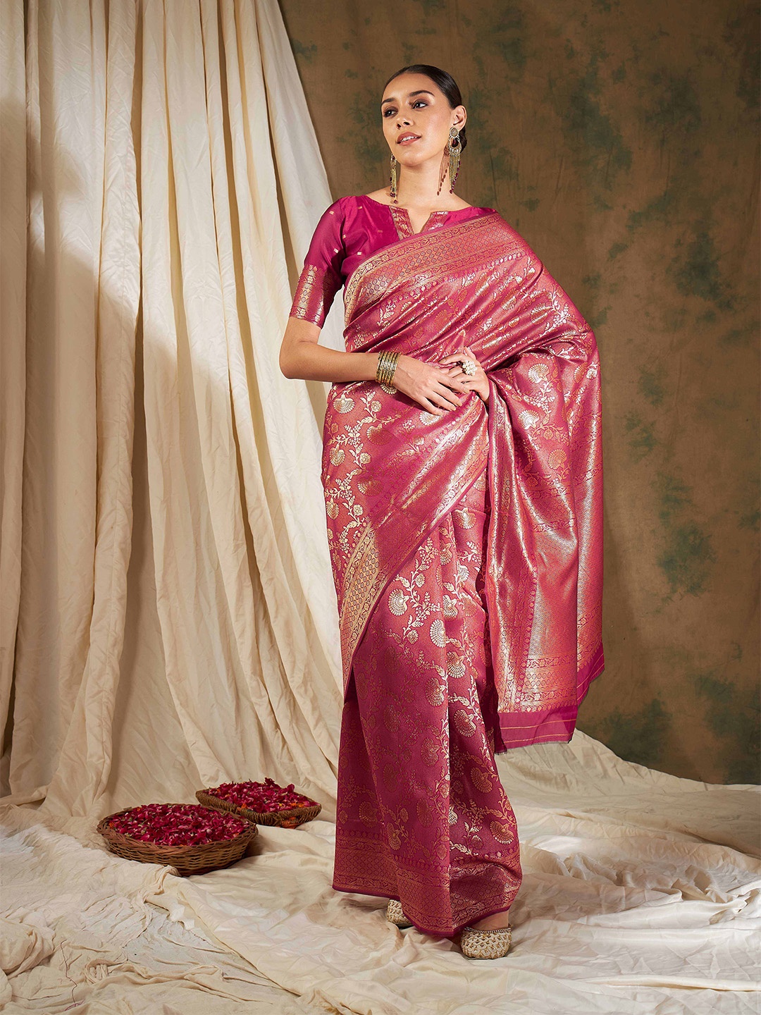 

Sangria Floral Woven Design Zari Banarasi Saree, Pink