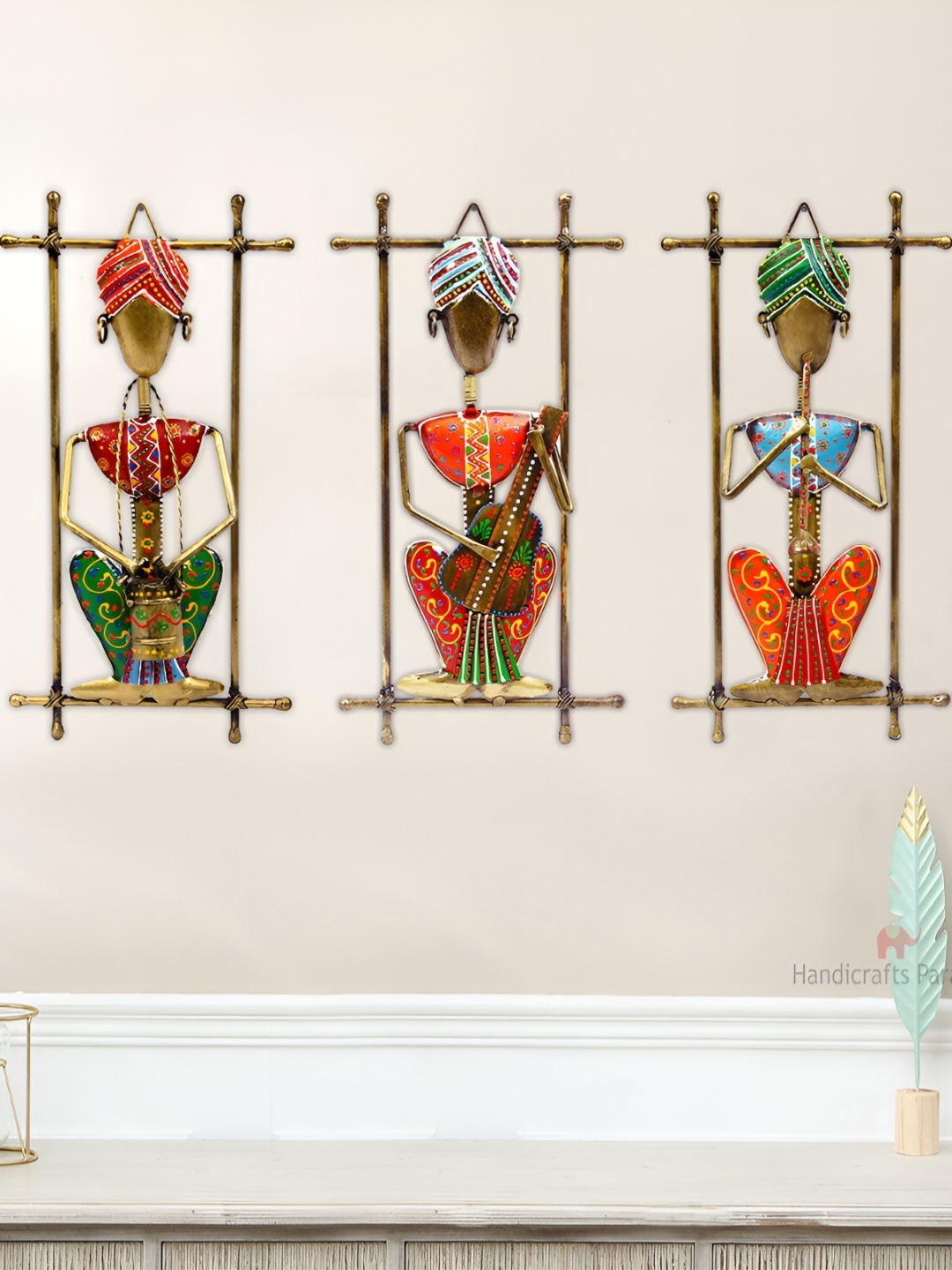 

HANDICRAFTS PARADISE 3 Pieces Red & Green Metal Musician Wall Decor