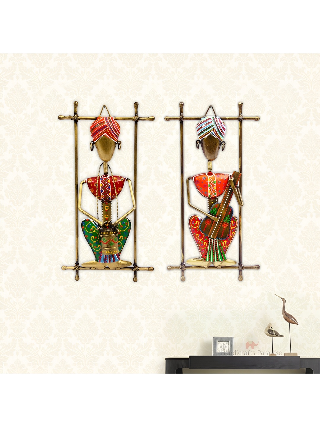 HANDICRAFTS PARADISE 2 Pieces Red & Green Metal Musician Wall Decor