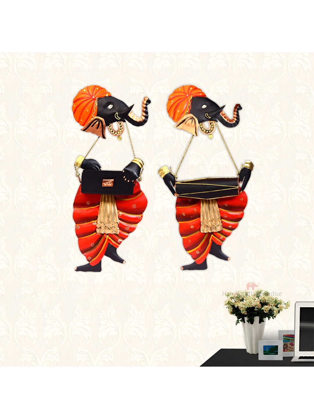 

HANDICRAFTS PARADISE 2 Pieces Red & Black Metal Musician Wall Decor