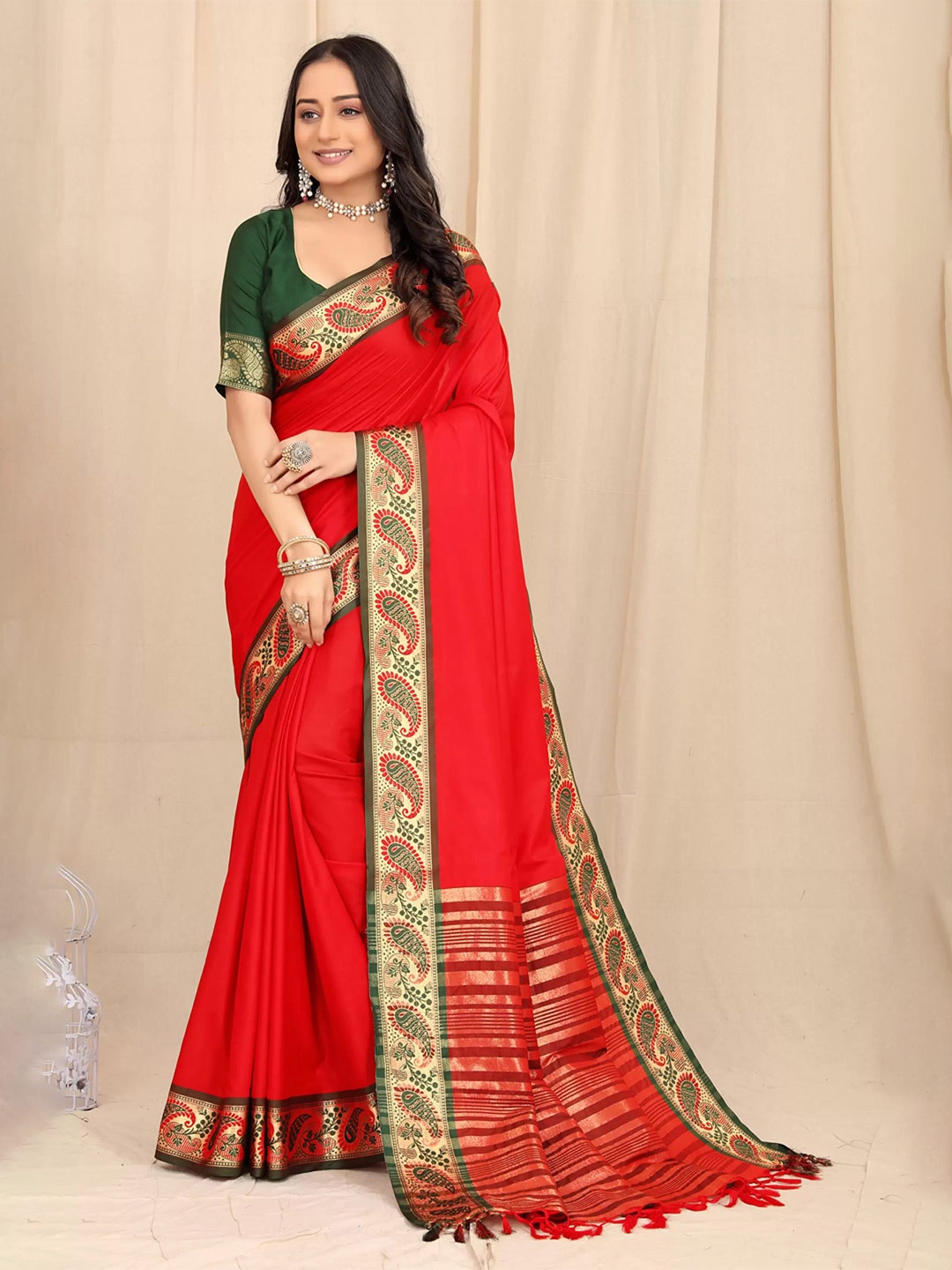 

Ekta Textiles Zari Silk Cotton Banarasi Saree, Red