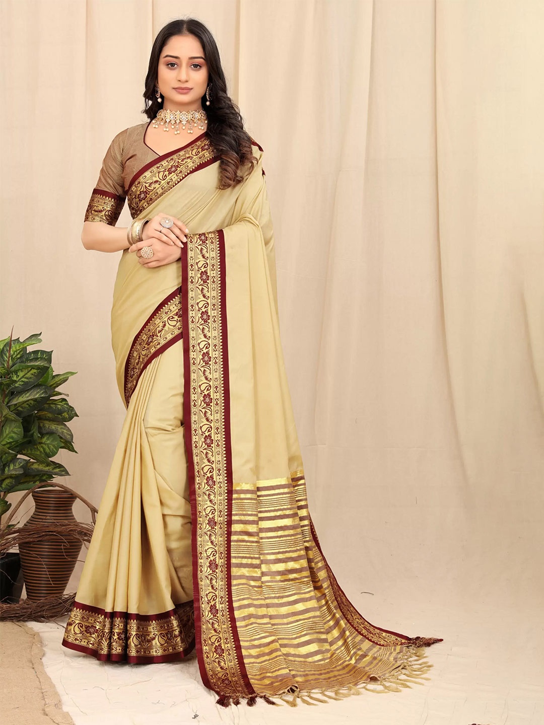 

Ekta Textiles Ethnic Motifs Woven Design Zari Silk Cotton Banarasi Saree, Beige