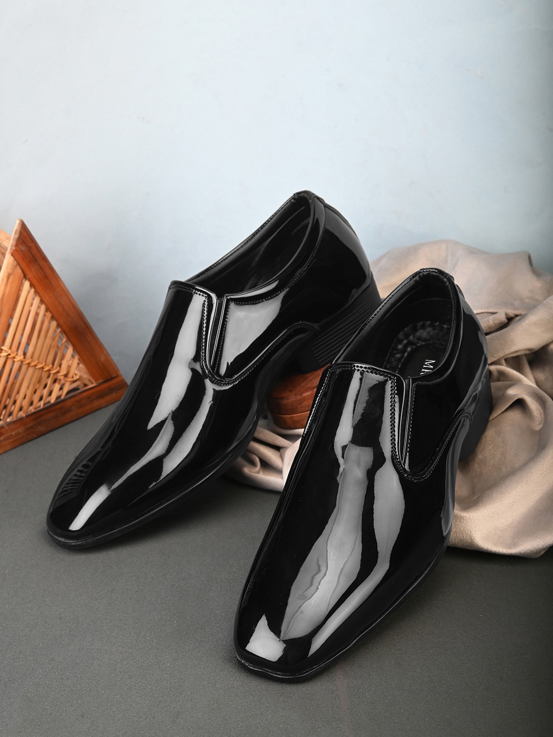 

mr.wonker Men Round Toe Formal Slip-On Shoes, Black