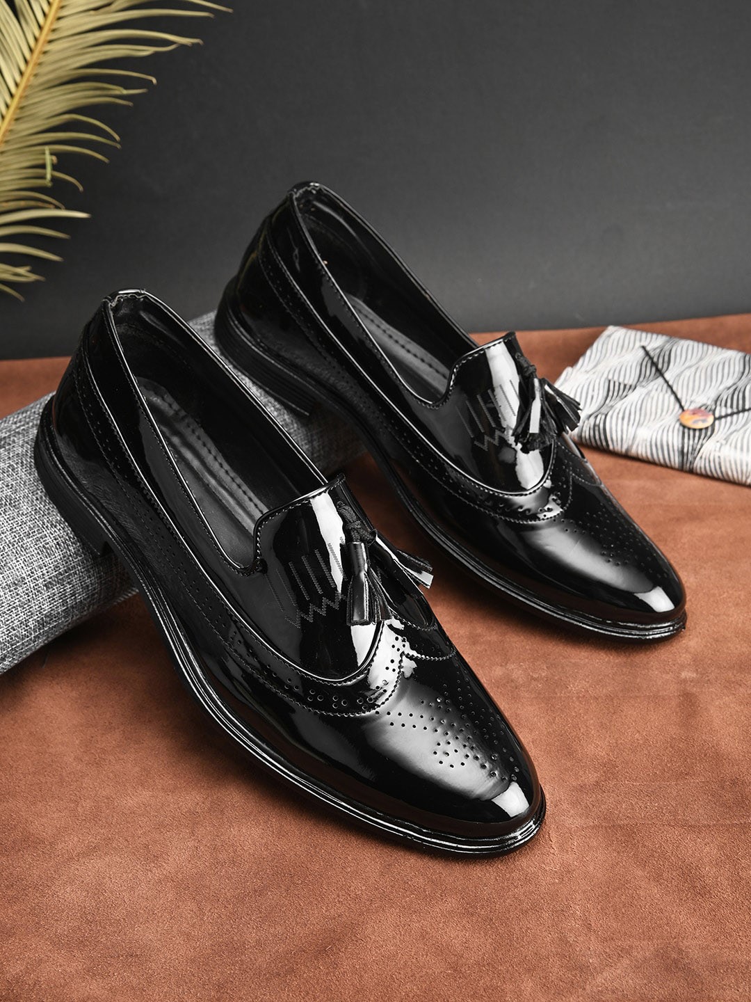 

mr.wonker Men Perforations Formal Tasseled Loafers, Black