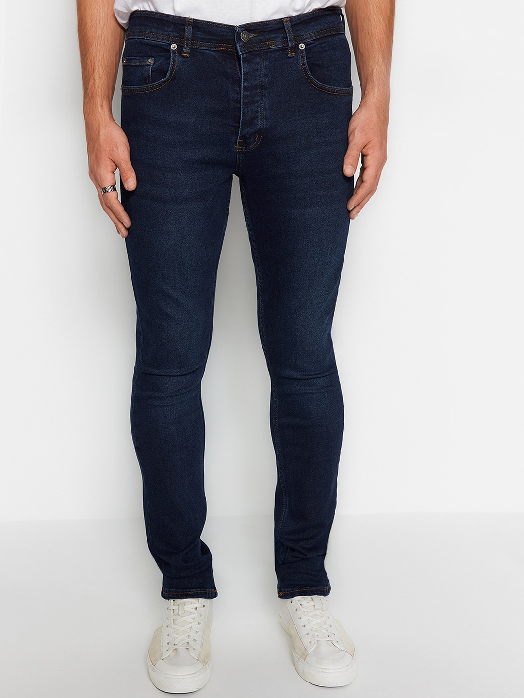 

Trendyol Men Mid-Rise Clean Look Stretchable Jeans, Navy blue