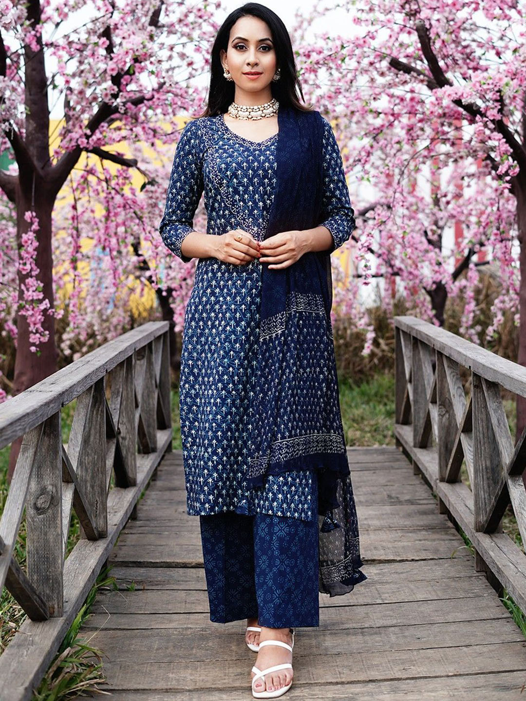 

KALINI Ethnic Motifs Printed V-Neck Straight Kurta & Palazzo With Dupatta, Navy blue