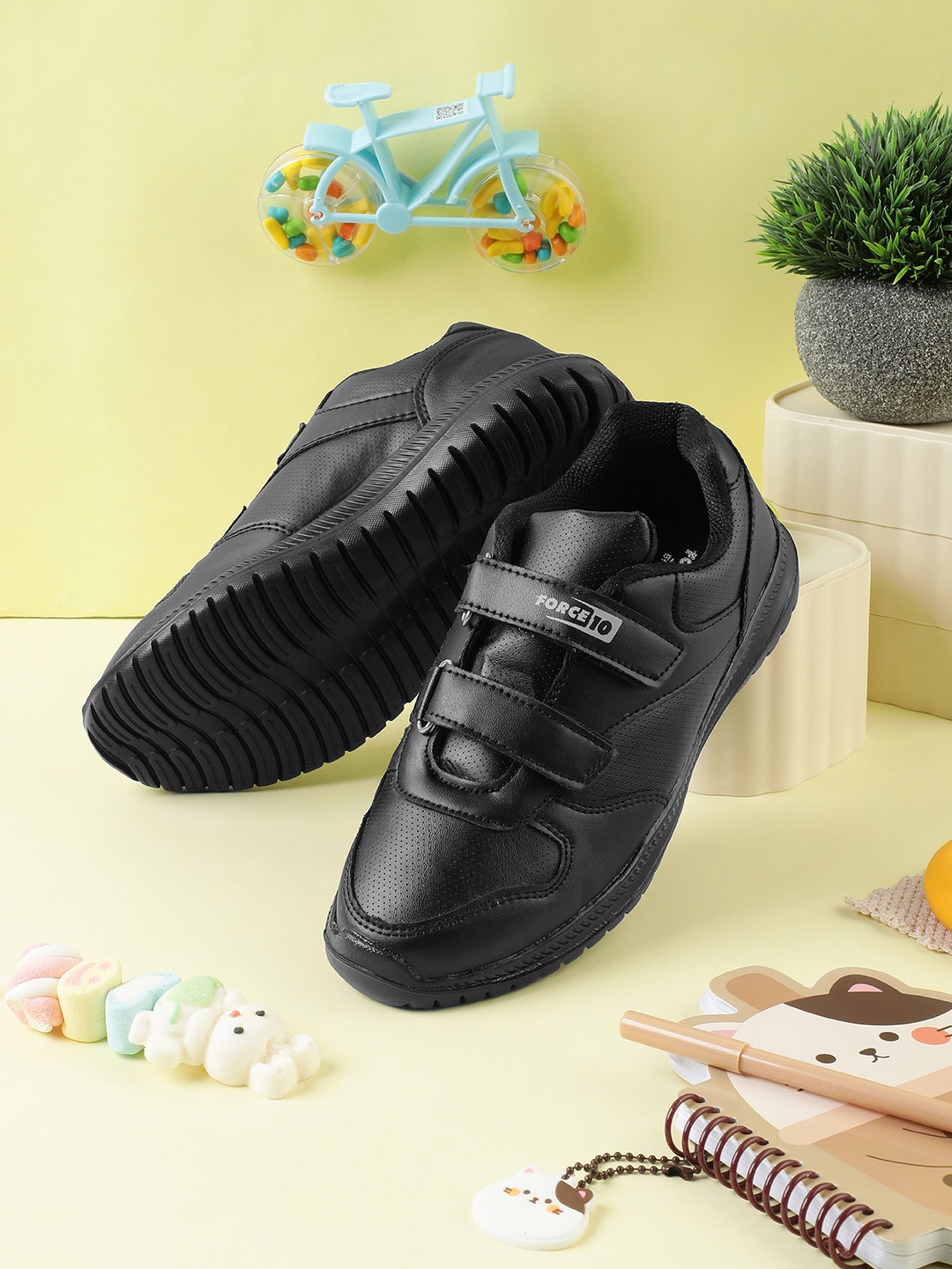 

LIBERTY Kids SKOLPRO-V Solid Velcro Uniform School Shoes, Black