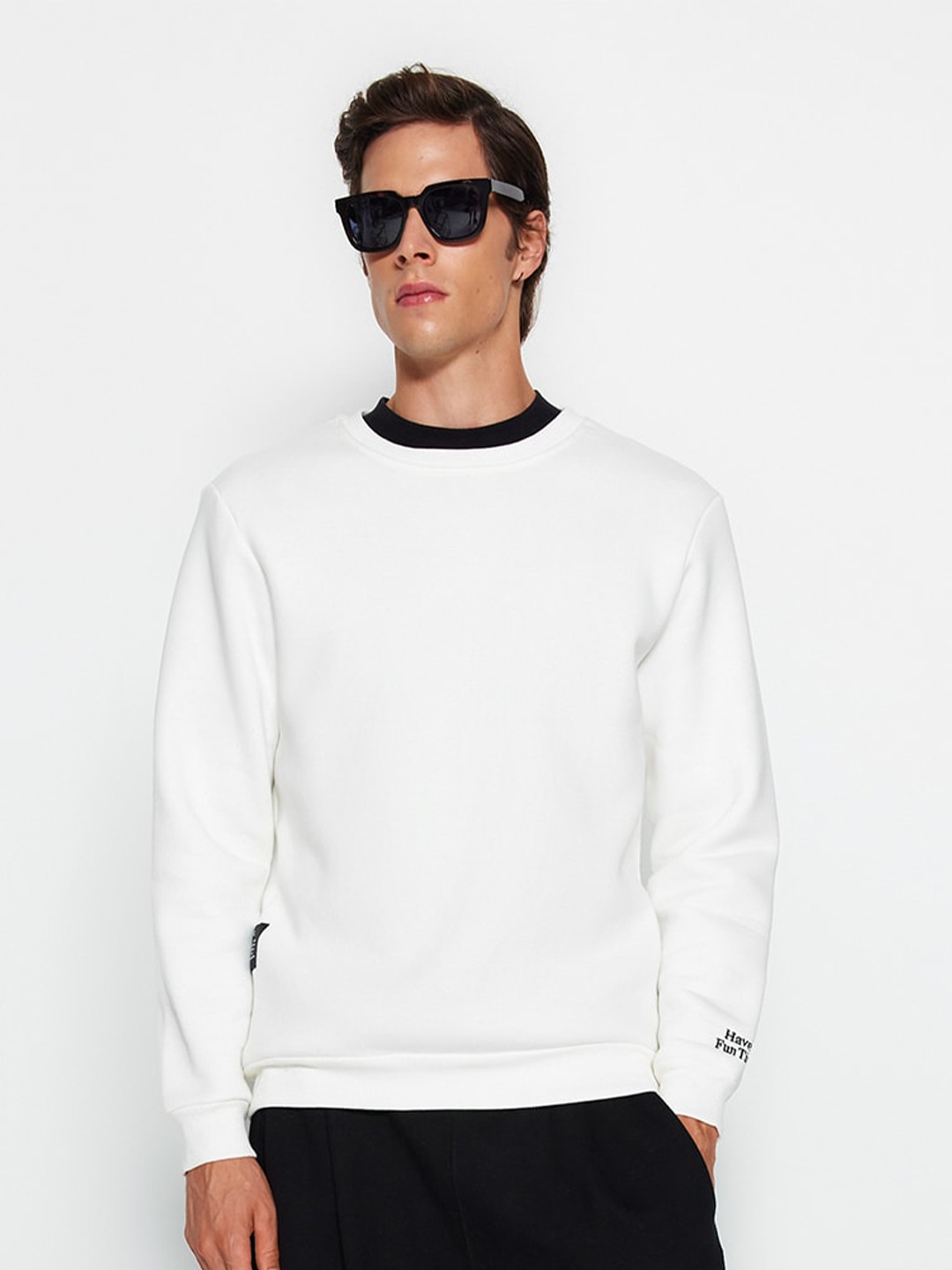 

Trendyol Round Neck Long Sleeves Pullover Sweatshirt, White