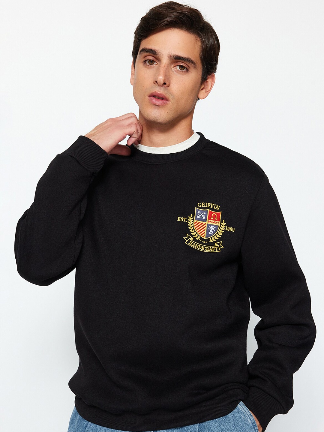 

Trendyol Round Neck Pullover Sweatshirt, Black