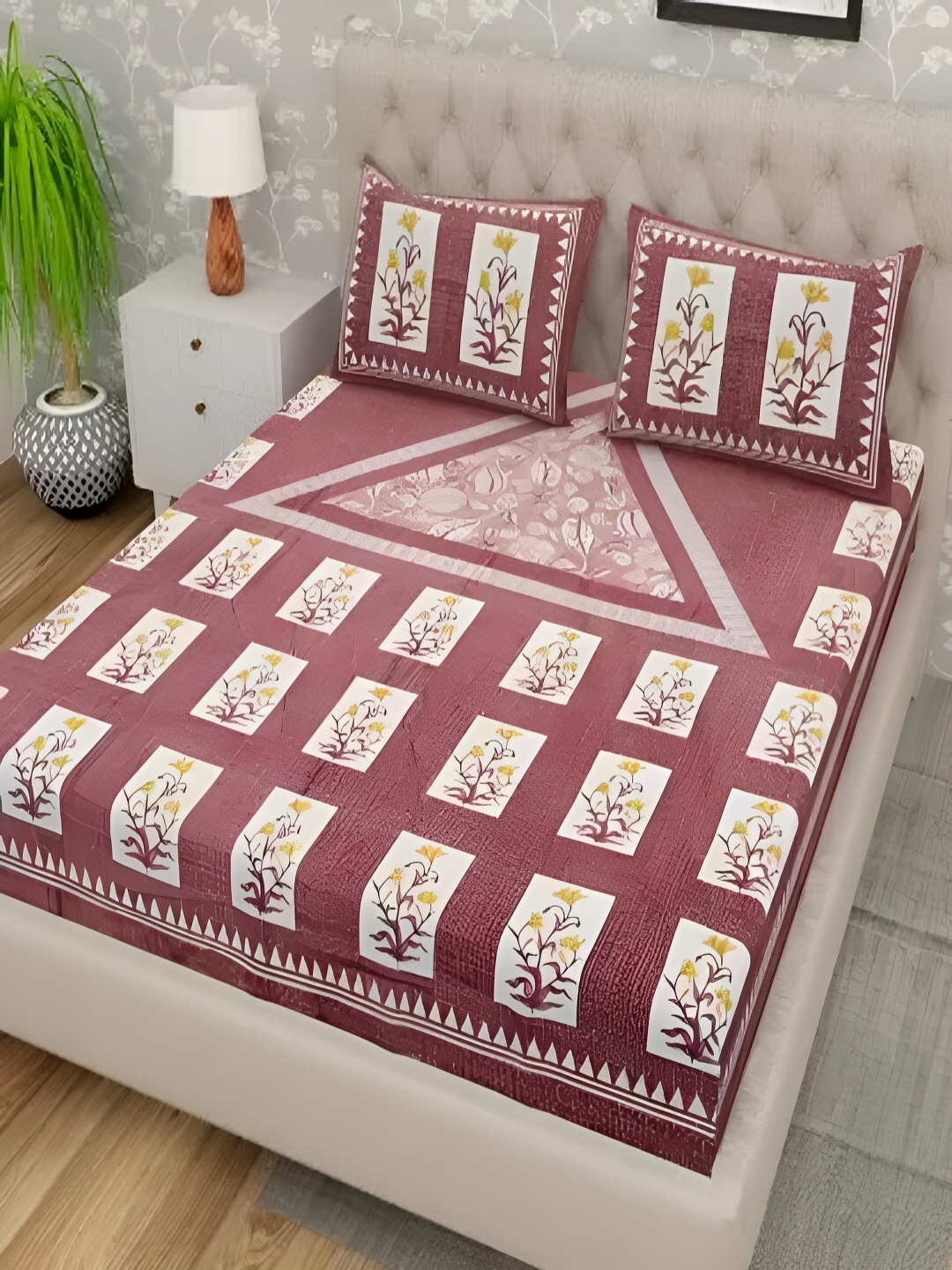 

Qfab Maroon & White Floral Cotton 144 TC King Bedsheet with 2 Pillow Covers