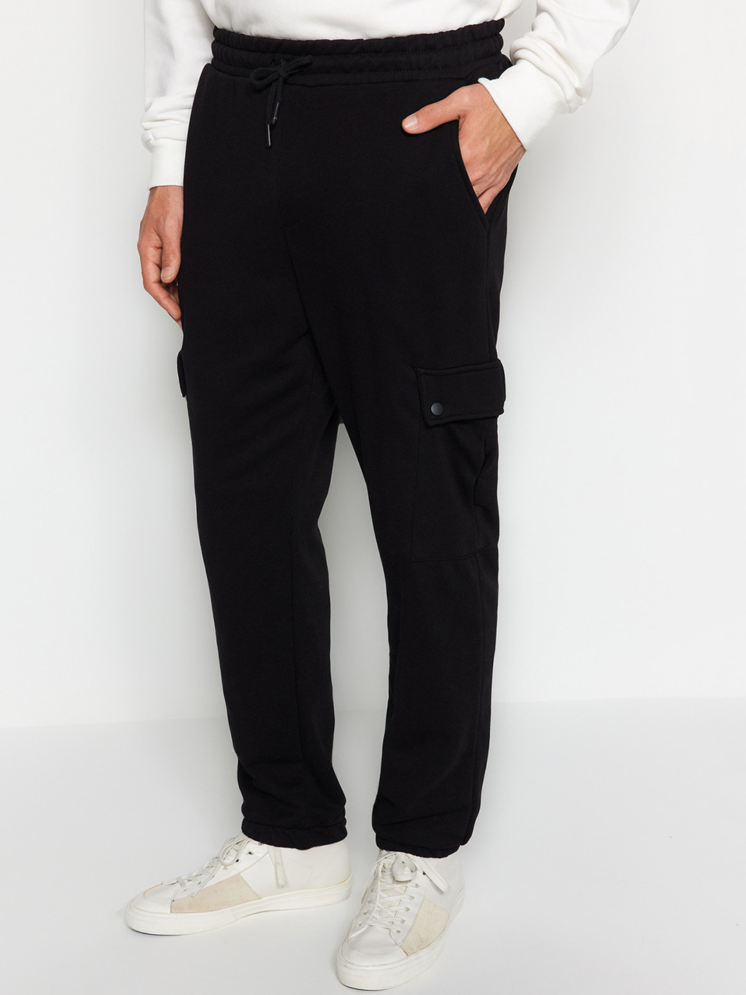 

Trendyol Men Mid Rise Track Pants, Black