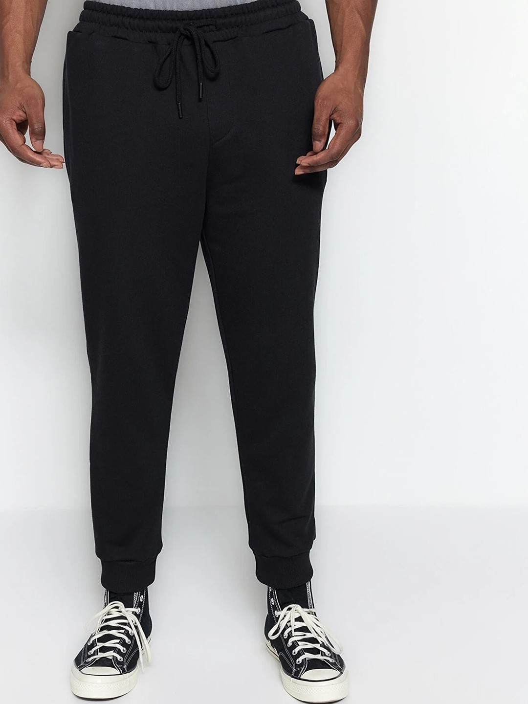 

Trendyol Men Mid Rise Joggers, Black