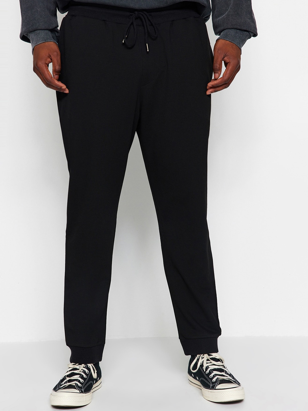 

Trendyol Plus Size Men Mid-Rise Track Pants, Black