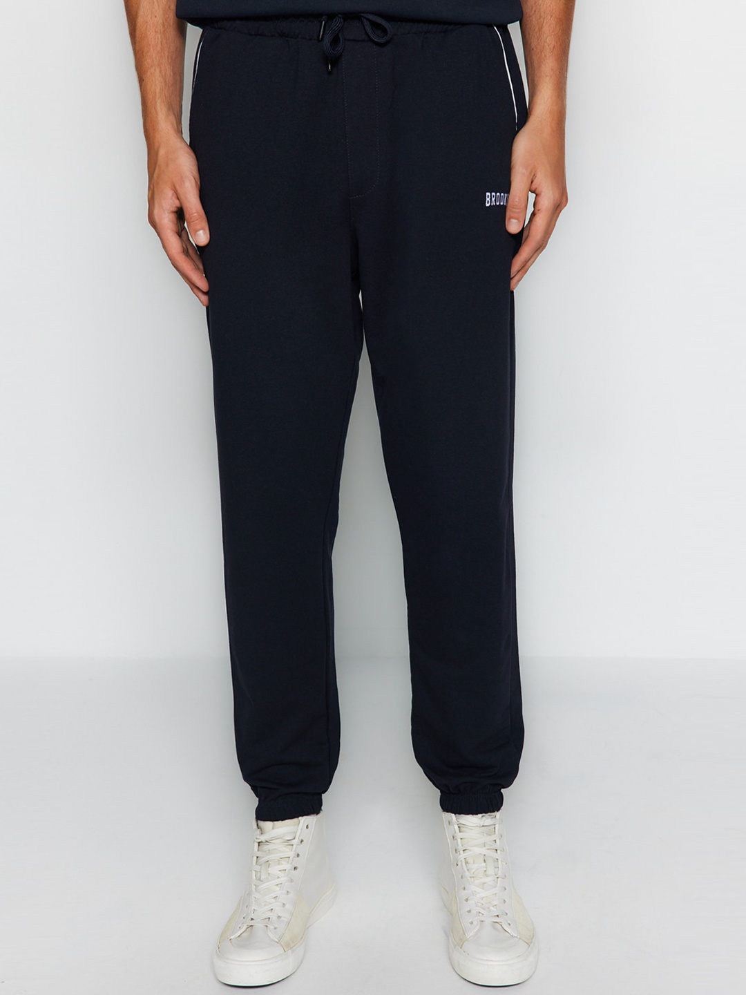 

Trendyol Men Cotton Mid-Rise Joggers, Navy blue