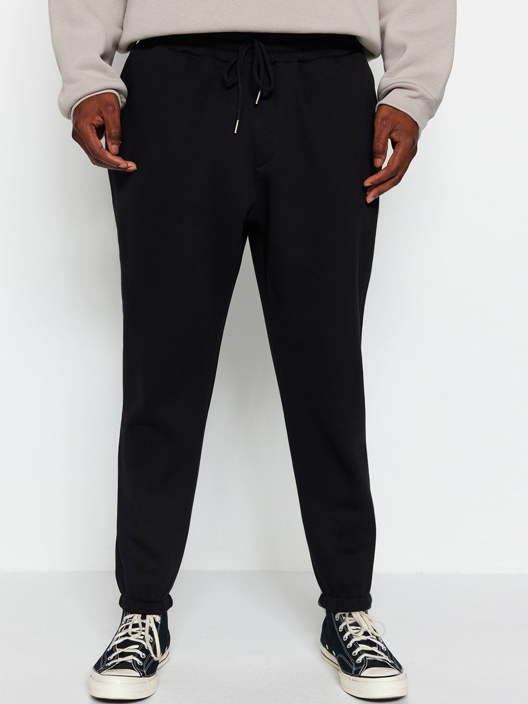 

Trendyol Plus Size Men Mid-Rise Track Pants, Black