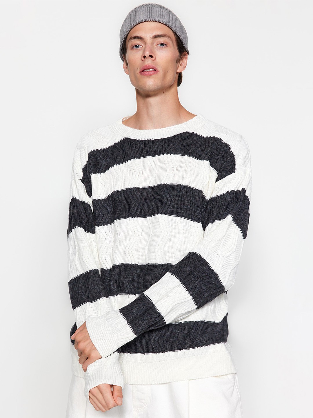 

Trendyol Unisex Striped Round Neck Long Sleeves Acrylic Pullover Sweater, White