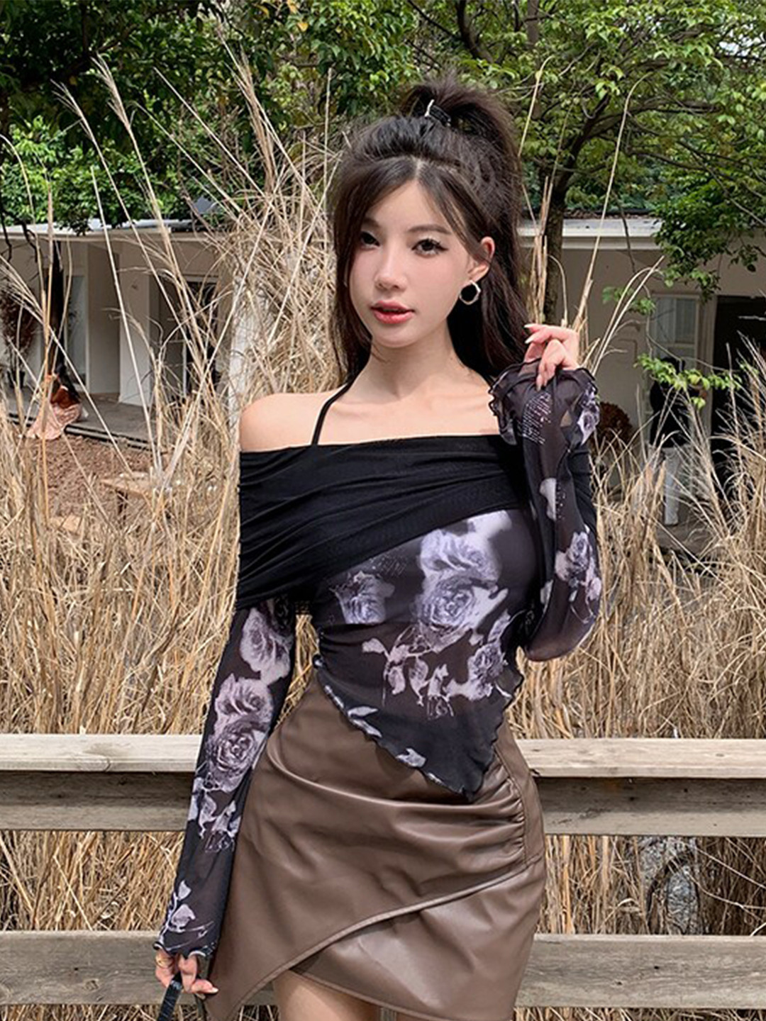 

StyleCast Black Floral Printed Fitted Crop Top