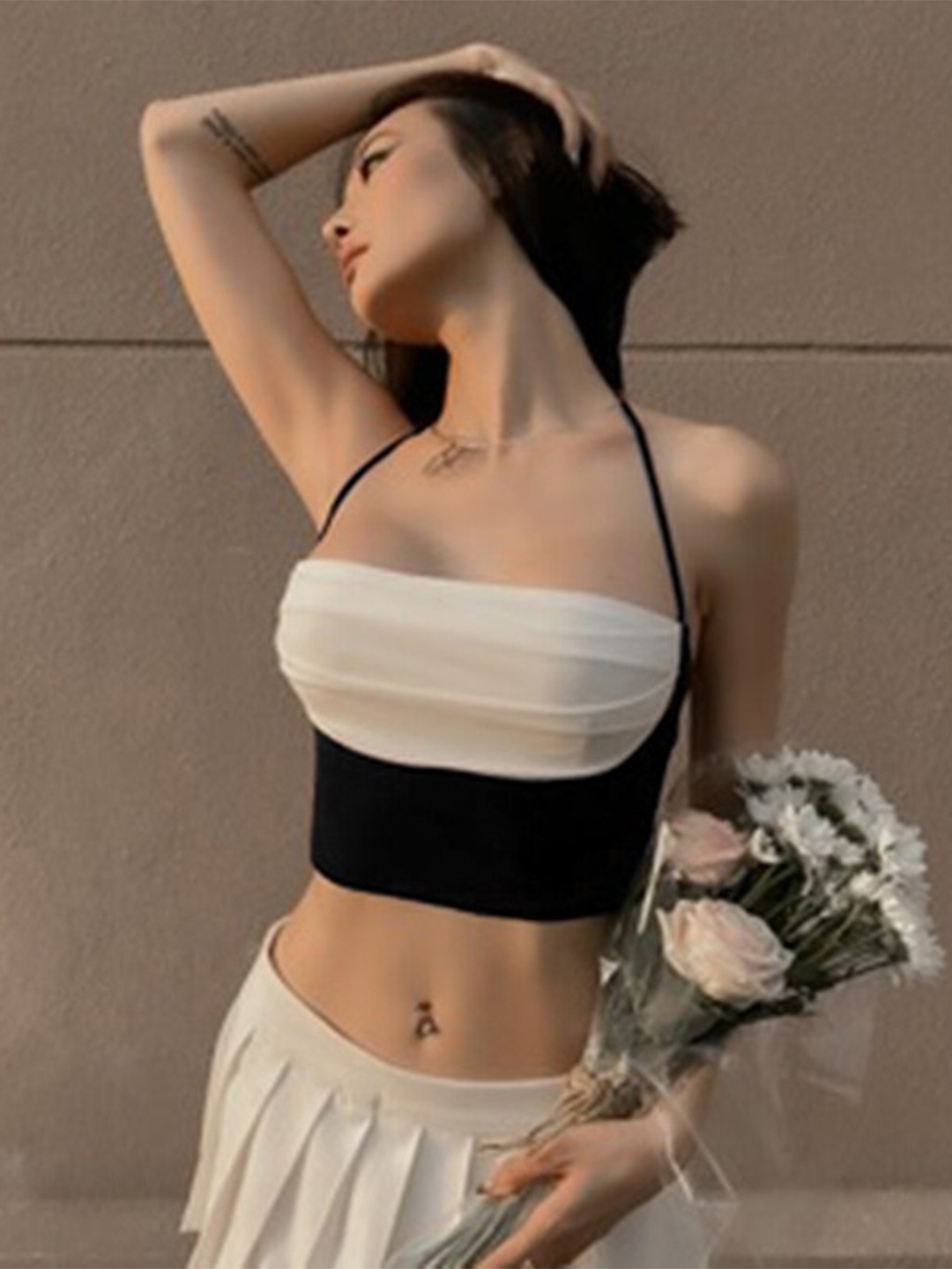 

StyleCast Black & White Colourblocked Halter Neck Fitted Crop Top