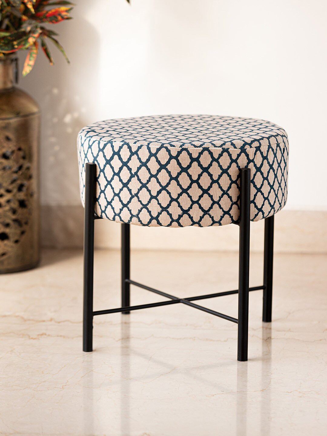 

ExclusiveLane Off-White & Navy-Blue Geometric Printed Round Sitting Ottoman With Legs