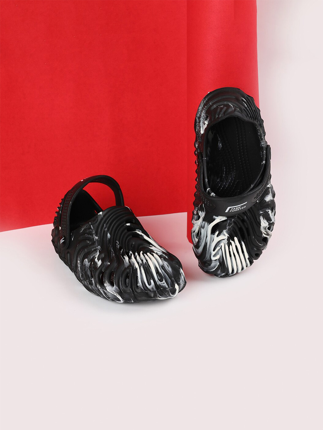 

Fame Forever by Lifestyle Boys Printed Clogs, Black