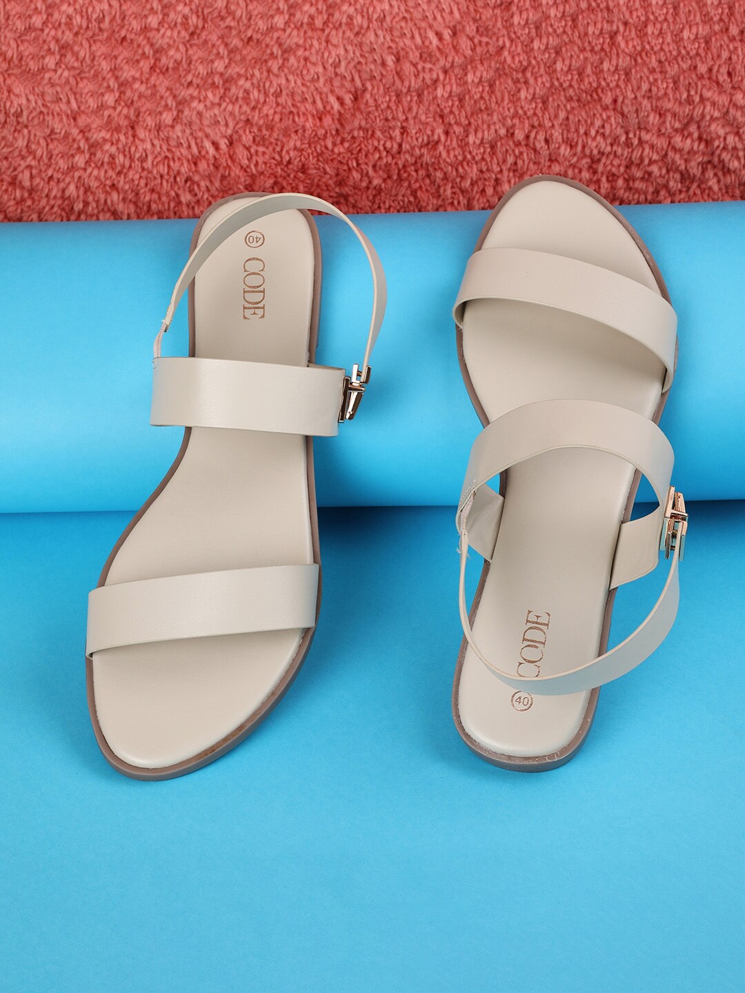 

CODE by Lifestyle Women Open Toe Flats with Buckles, Off white